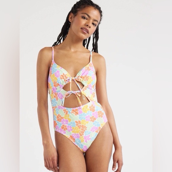 No Boundaries Juniors Cut-Out Floral One-Piece Swimsuit - Picture 1 of 9